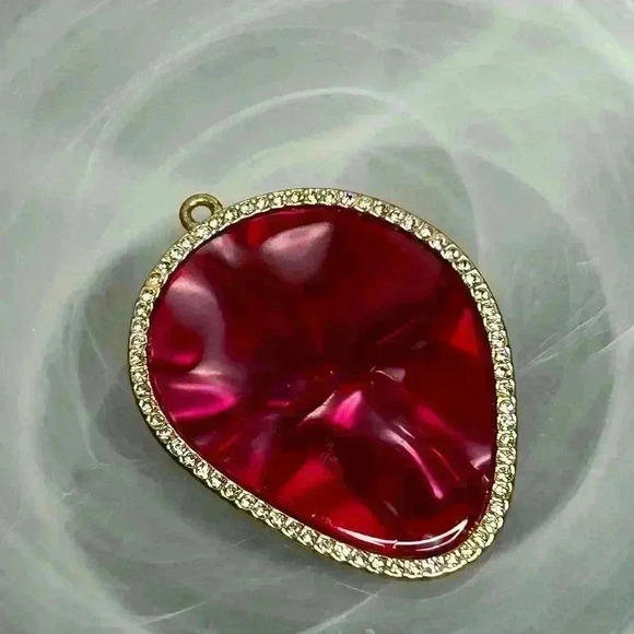 Beautiful Large Hot Pink Marbled Resin Surrounded by Crystals Gold Tone Pendant - Picture 1 of 4